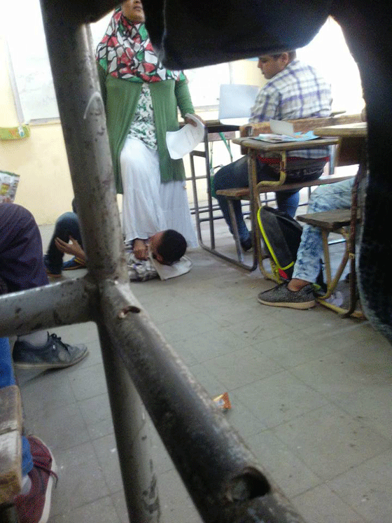 صور صادمة.. معلمة مصرية تدوس طالبا تحت قدمها صورة رقم 2