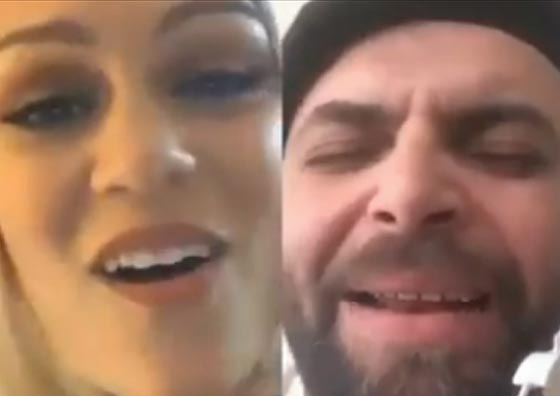  فيديو: مغنية عالمية تدعو لاجئ سوري ليشاركها حفلها في لندن صورة رقم 1