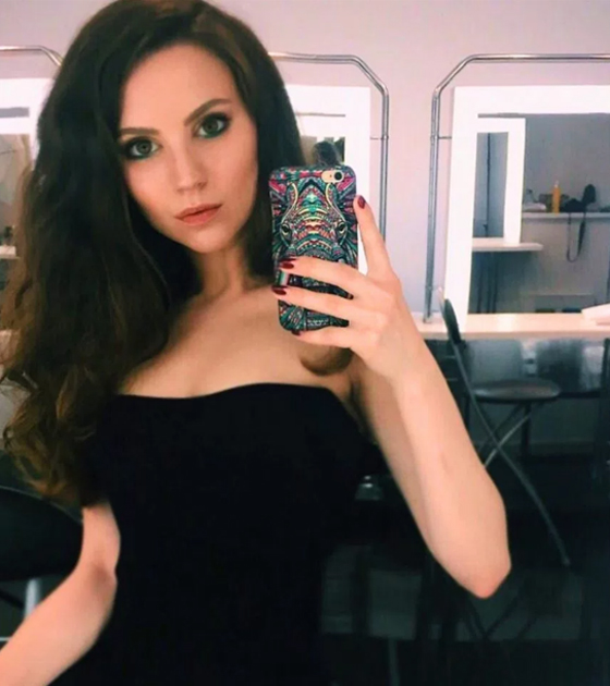 فيديو فتاة ترمي نفسها من اعلى بناية شاهقة وتنجو بأعجوبة من الموت! صورة رقم 4 فيديو فتاة ترمي نفسها من اعلى بناية شاهقة وتنجو بأعجوبة من الموت! صورة رقم 4