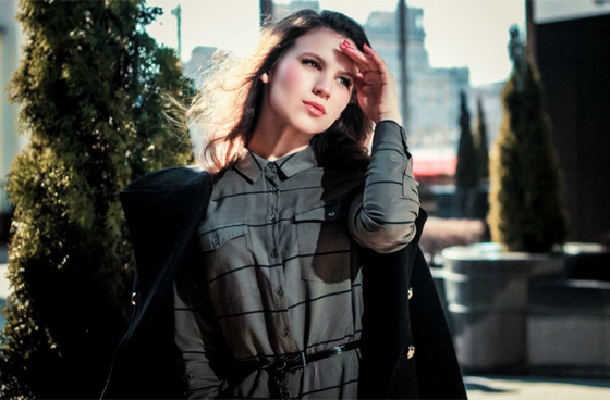 فيديو فتاة ترمي نفسها من اعلى بناية شاهقة وتنجو بأعجوبة من الموت! صورة رقم 7 فيديو فتاة ترمي نفسها من اعلى بناية شاهقة وتنجو بأعجوبة من الموت! صورة رقم 7