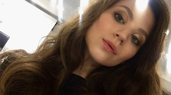 فيديو فتاة ترمي نفسها من اعلى بناية شاهقة وتنجو بأعجوبة من الموت! صورة رقم 9 فيديو فتاة ترمي نفسها من اعلى بناية شاهقة وتنجو بأعجوبة من الموت! صورة رقم 9