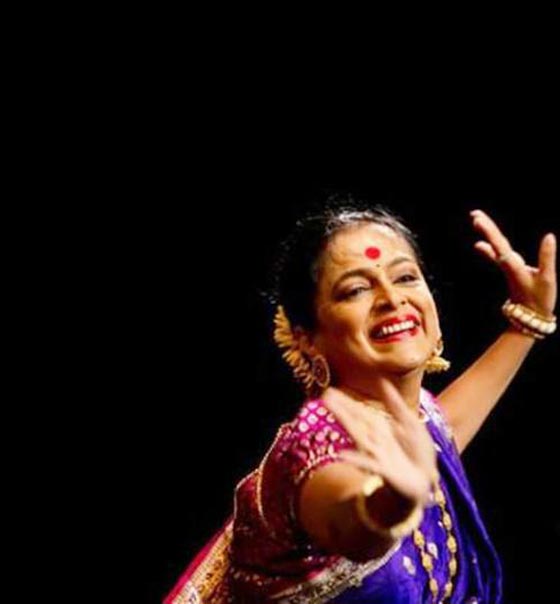 فيديو الراقصة الهندية أشويني أكبوتي في لحظاتها الأخيرة قبل وفاتها على المسرح صورة رقم 2