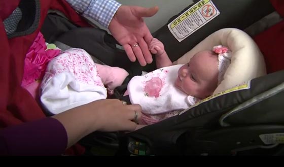 ولادة الطفلة (لين لي) للمرة الثانية بعد اصابتها بورم نادر صورة رقم 2