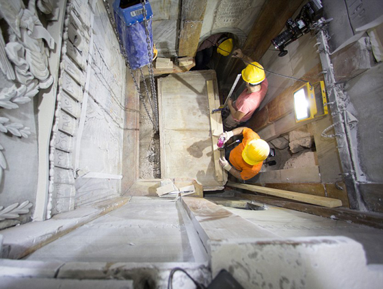 ماذا تعرف عن لوح الدفن الذي يؤمن المسيحيون أنه حمل جسد المسيح؟ صورة رقم 2