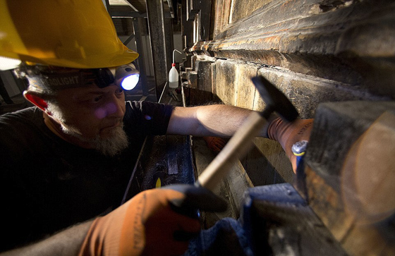 ماذا تعرف عن لوح الدفن الذي يؤمن المسيحيون أنه حمل جسد المسيح؟ صورة رقم 7