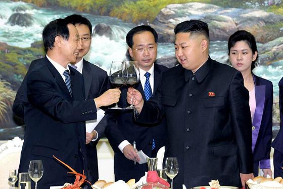 دكتاتور كوريا يعشق السوشي ويشرب 10 زجاجات نبيذ فاخر على العشاء! صورة رقم 5