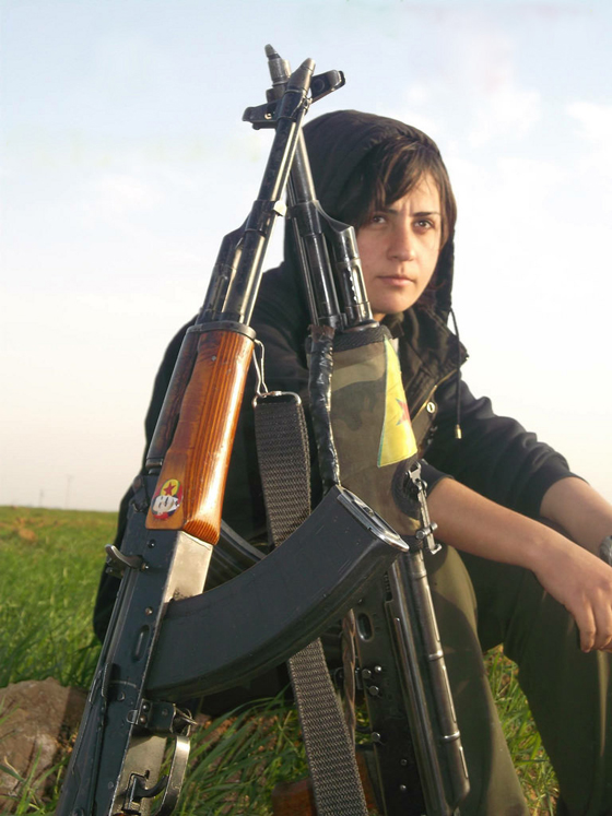  فيديو لفتيات كرديات من عدة فصائل يشاركن بتحرير الموصل من داعش صورة رقم 1