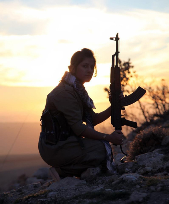  فيديو لفتيات كرديات من عدة فصائل يشاركن بتحرير الموصل من داعش صورة رقم 7