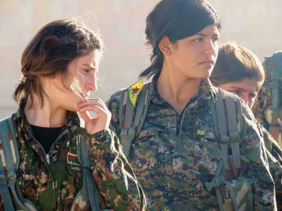  فيديو لفتيات كرديات من عدة فصائل يشاركن بتحرير الموصل من داعش صورة رقم 18