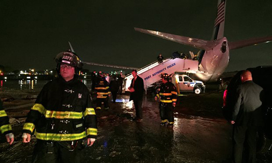 انزلاق طائرة المرشح الجمهوري لمنصب نائب الرئيس الامريكي صورة رقم 3