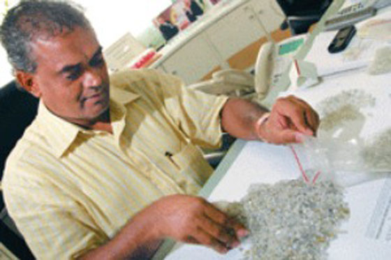 رجل اعمال يكافئ موظفيه بمنازل وسيارات وملايين الدولارات صورة رقم 5 رجل اعمال يكافئ موظفيه بمنازل وسيارات وملايين الدولارات صورة رقم 5