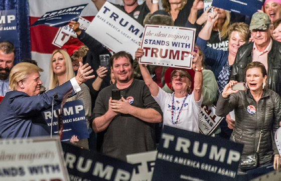 انصار ترامب يهددون بثورة مسلحة في حال عدم فوزه بالانتخابات صورة رقم 4