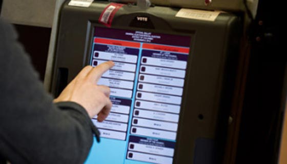 ناخبون في تكساس يشكون: آلات التصويت قامت بتغيير اصواتنا!!   صورة رقم 4