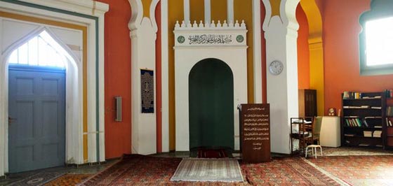  تغريم اسرة المانية منعت من ابنها الطالب زيارة مسجد في اطار المدرسة صورة رقم 3