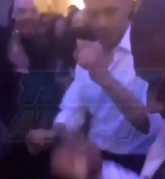 فيديو طريف.. اوباما يؤدي رقصة مثيرة ومضحكة مودعا البيت الابيض صورة رقم 2 فيديو طريف.. اوباما يؤدي رقصة مثيرة ومضحكة مودعا البيت الابيض صورة رقم 2