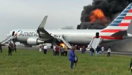 انفجار اطار يتسبب باشتعال جناح طائرة امريكية و 20 مصابا صورة رقم 5