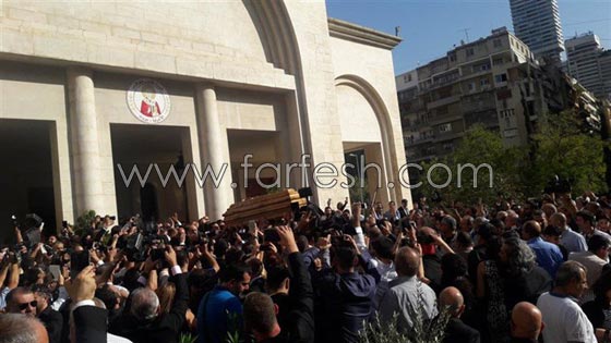 صور جنازة ملحم بركات وفيديو شجار ابنه ملحم جونيور مع اخوته صورة رقم 4