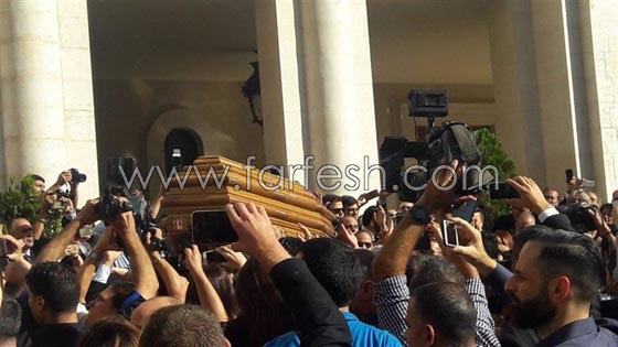 صور جنازة ملحم بركات وفيديو شجار ابنه ملحم جونيور مع اخوته صورة رقم 2