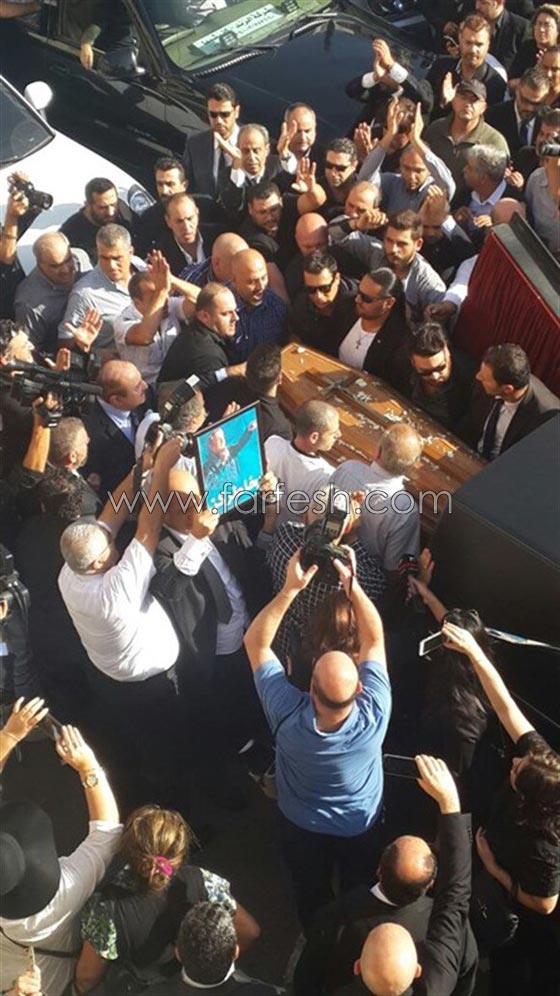 صور جنازة ملحم بركات وفيديو شجار ابنه ملحم جونيور مع اخوته صورة رقم 7