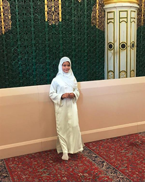 صور الاميرة هيا بنت الحسين زوجة حاكم دبي وابنتها تؤديان العمرة صورة رقم 4