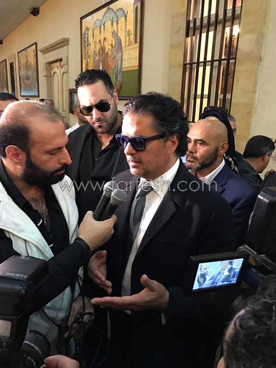 فيديو وصور فنانين شاركوا في وداع ملحم بركات وانهيار مي حريري صورة رقم 4