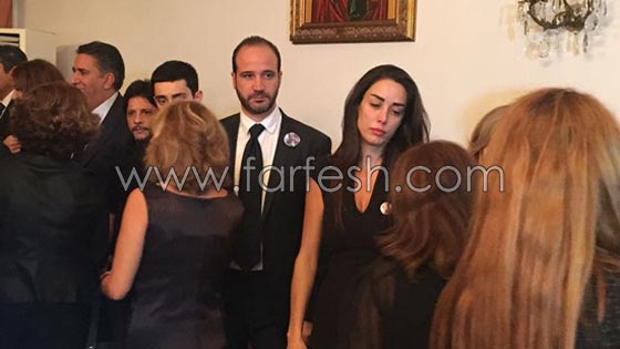 فيديو وصور فنانين شاركوا في وداع ملحم بركات وانهيار مي حريري صورة رقم 10