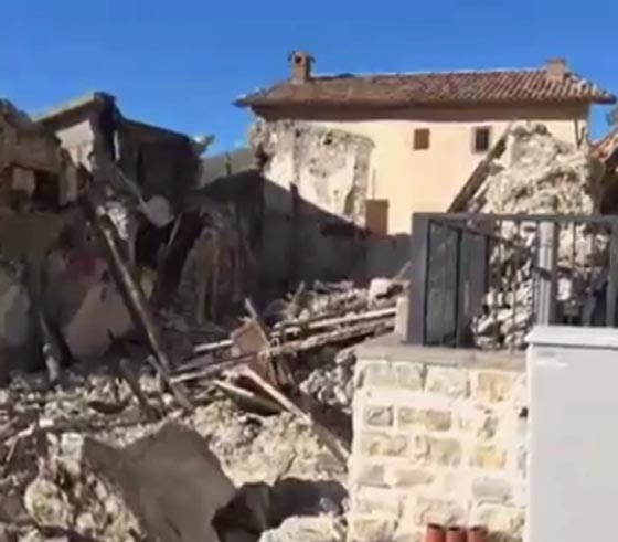 جبل في ايطاليا يبدو متصدعا بفعل الزلزال.. شاهد الفيديو صورة رقم 3