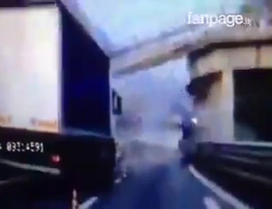 فيديو مثير.. لحظة انهيار جسر على السيارات في ميلانو بسبب شاحنة صورة رقم 3