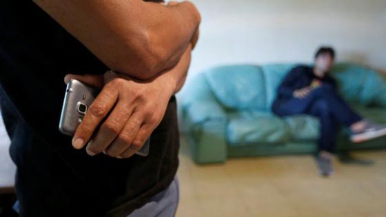 افغانية تروي مسيرة التشويه والتهديد التي لاحقتها لانها طالبة علم وعمل صورة رقم 4