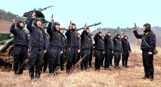 فيديو مثير: لقطات تدريبات عسكرية قاسية وغريبة لجنود كوريا الشمالية صورة رقم 5