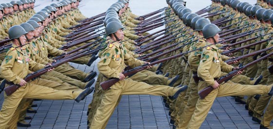 فيديو مثير: لقطات تدريبات عسكرية قاسية وغريبة لجنود كوريا الشمالية صورة رقم 11