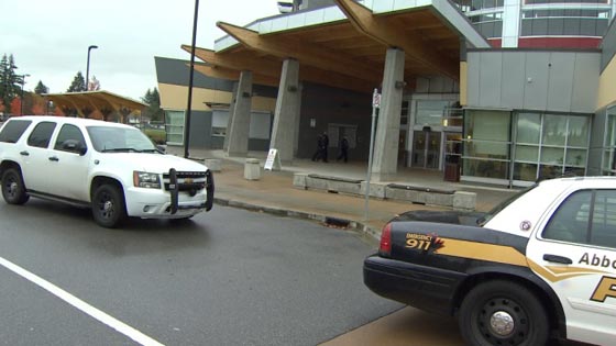 فيديو  وصور: جريمة بشعة في مدرسة ثانوية كندية والاسباب مجهولة! صورة رقم 4