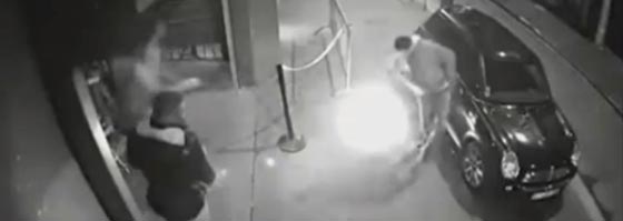 فيديو صادم: انفجار سيجارة إلكترونية يشعل النار في جيب سترة المدخن صورة رقم 2