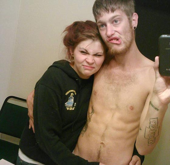 صور: أم مدمنة تحقن أطفالها الثلاثة بالهيروين لتجعلهم ينامون! صورة رقم 1