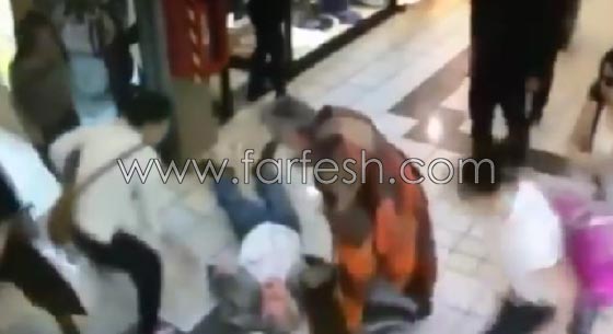  فيديو مثير: عجوز شجاع (84 عاما) يتغلب على لص وزوجنه تغضب منه!  صورة رقم 3