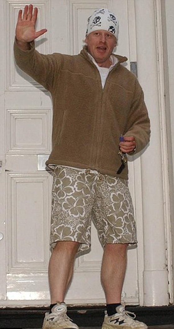 الخطر الامني حرم وزير بريطاني من الدراجة الهوائية فخرج يهرول صورة رقم 10