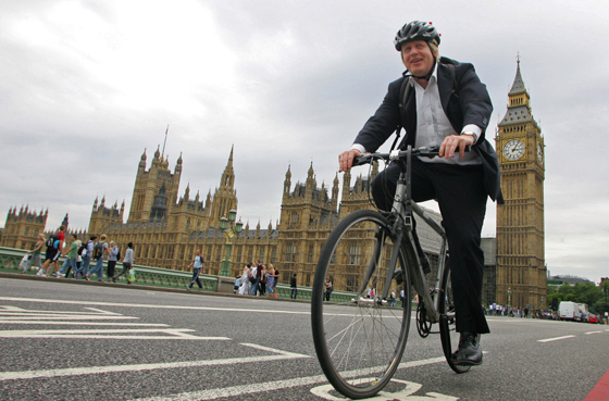الخطر الامني حرم وزير بريطاني من الدراجة الهوائية فخرج يهرول صورة رقم 11