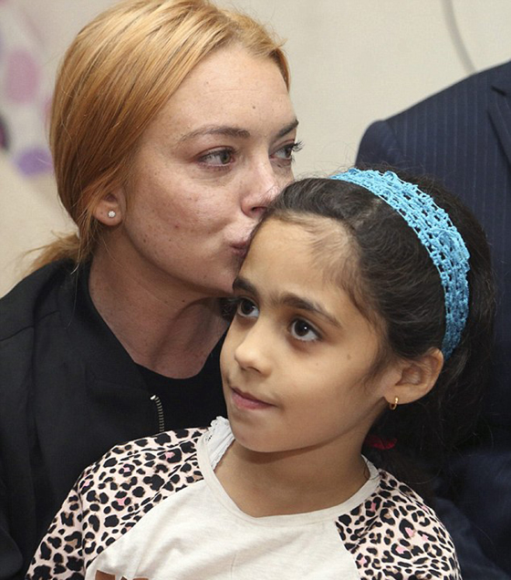 النجمة ليندسي لوهان تتجه لتعلم اللغة العربية بعد القرآن الكريم صورة رقم 10