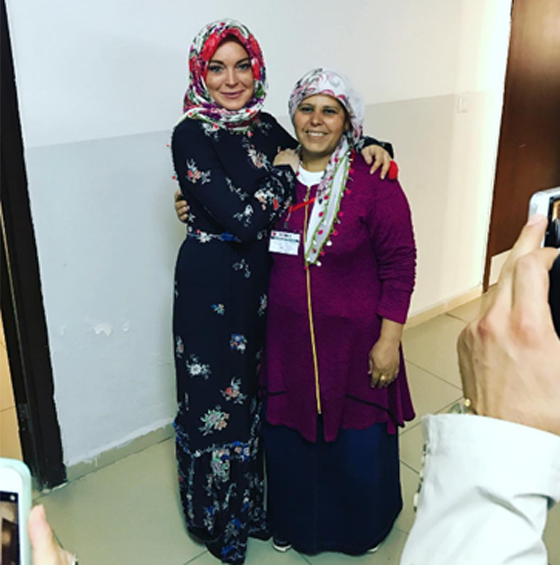 النجمة ليندسي لوهان تتجه لتعلم اللغة العربية بعد القرآن الكريم صورة رقم 2