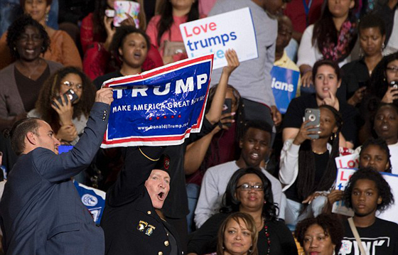 اوباما يدافع عن أحد انصار ترامب بالتحدث ويضعو للاصغاء اليه صورة رقم 3