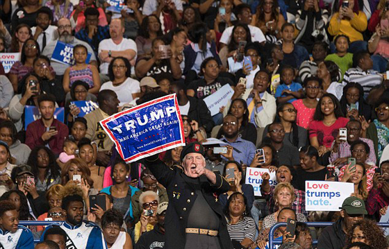 اوباما يدافع عن أحد انصار ترامب بالتحدث ويضعو للاصغاء اليه صورة رقم 4