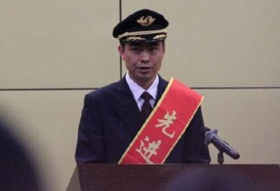 فيديو مذهل.. براعة طيار منعت كارثة محققة بتصادم طائرتين صورة رقم 4