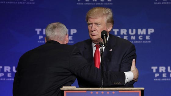 انذار بوجود رجل مسلح اثناء تواجد ترامب في تجمع في رينو صورة رقم 3