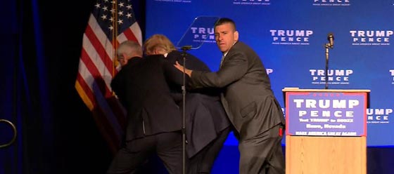 انذار بوجود رجل مسلح اثناء تواجد ترامب في تجمع في رينو صورة رقم 9