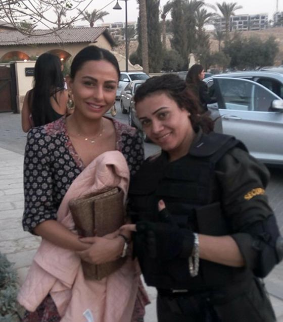 نساء مصريات تحدين الرجال بحراسة الامن وترويض الاسود وكمال الاجسام صورة رقم 1