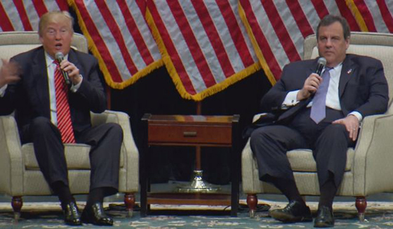 صور اكثر اللقطات طرافة لترامب وكلينتون خلال سباق الرئاسة صورة رقم 3