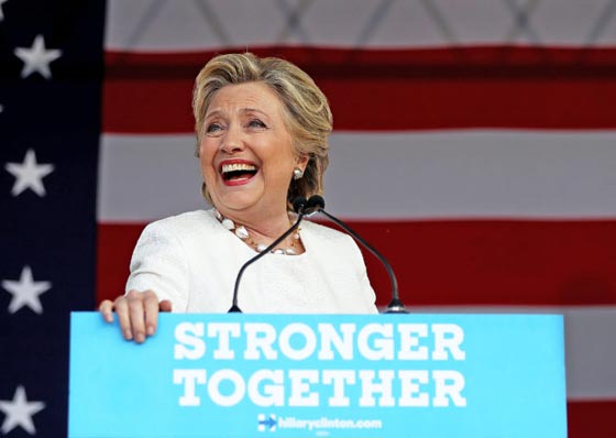 اسماك القرش تعطي صوتها لترامب والماعز يتنبأ بفوز هيلاري صورة رقم 10