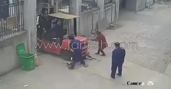 فيديو مؤلم للغاية.. رافعة تسحق امرأة تحتها بصورة بشعة صورة رقم 4