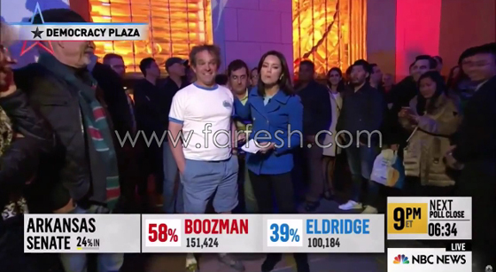 فيديو محرج: سقوط  أحد مؤيدي كلينتون بسبب محاولته الظهور بالكاميرا صورة رقم 6