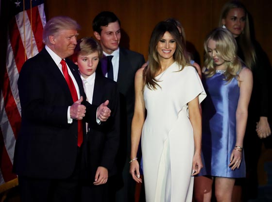 ما هي الرسالة التي حملها ثوب هيلاري كلينتون في آخر ظهور لها؟ صورة رقم 2